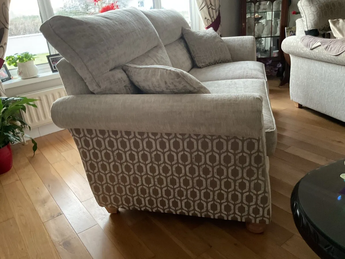 Suite of furniture - Image 2