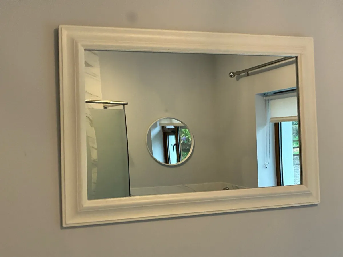 Mirrors and artwork - Image 4