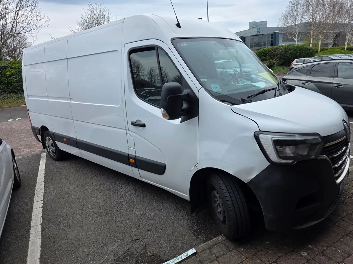 Renault Master 2019 Low mileage - Image 2