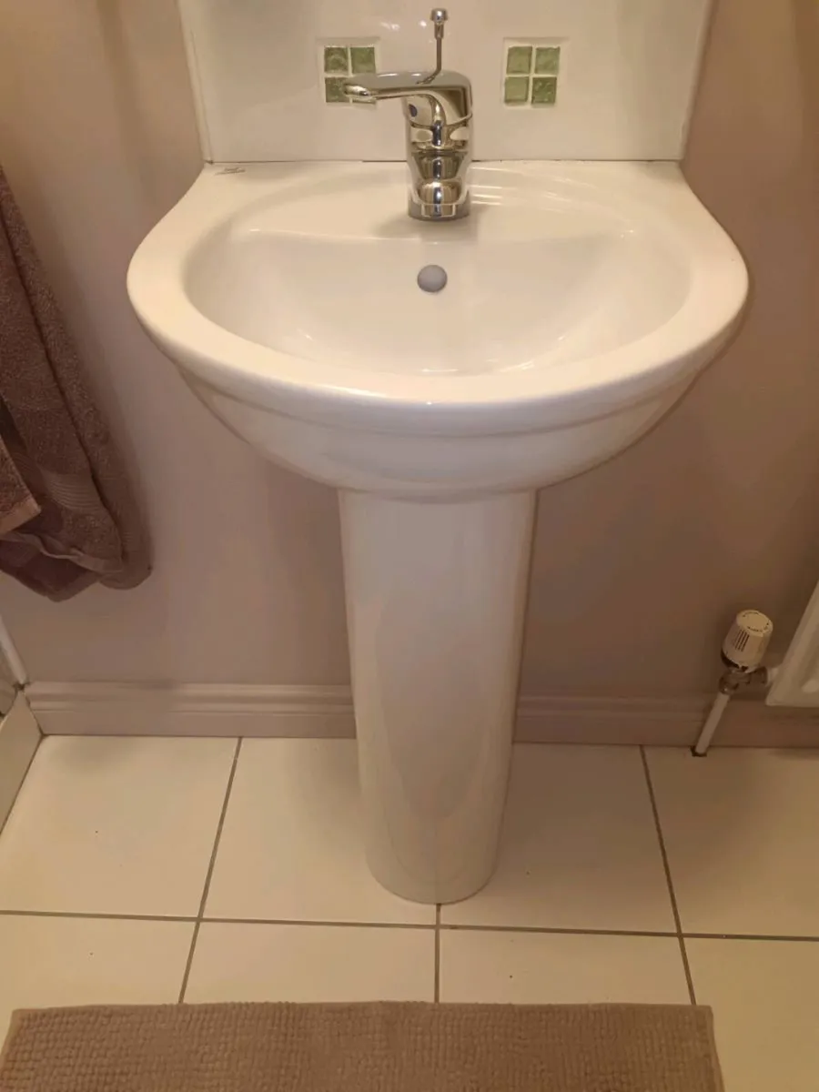 Toilet and basin - Image 3