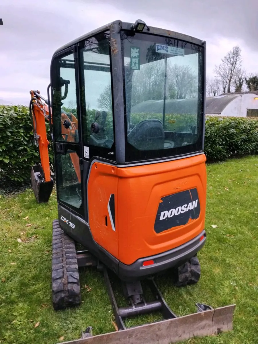 Mini digger - Image 1