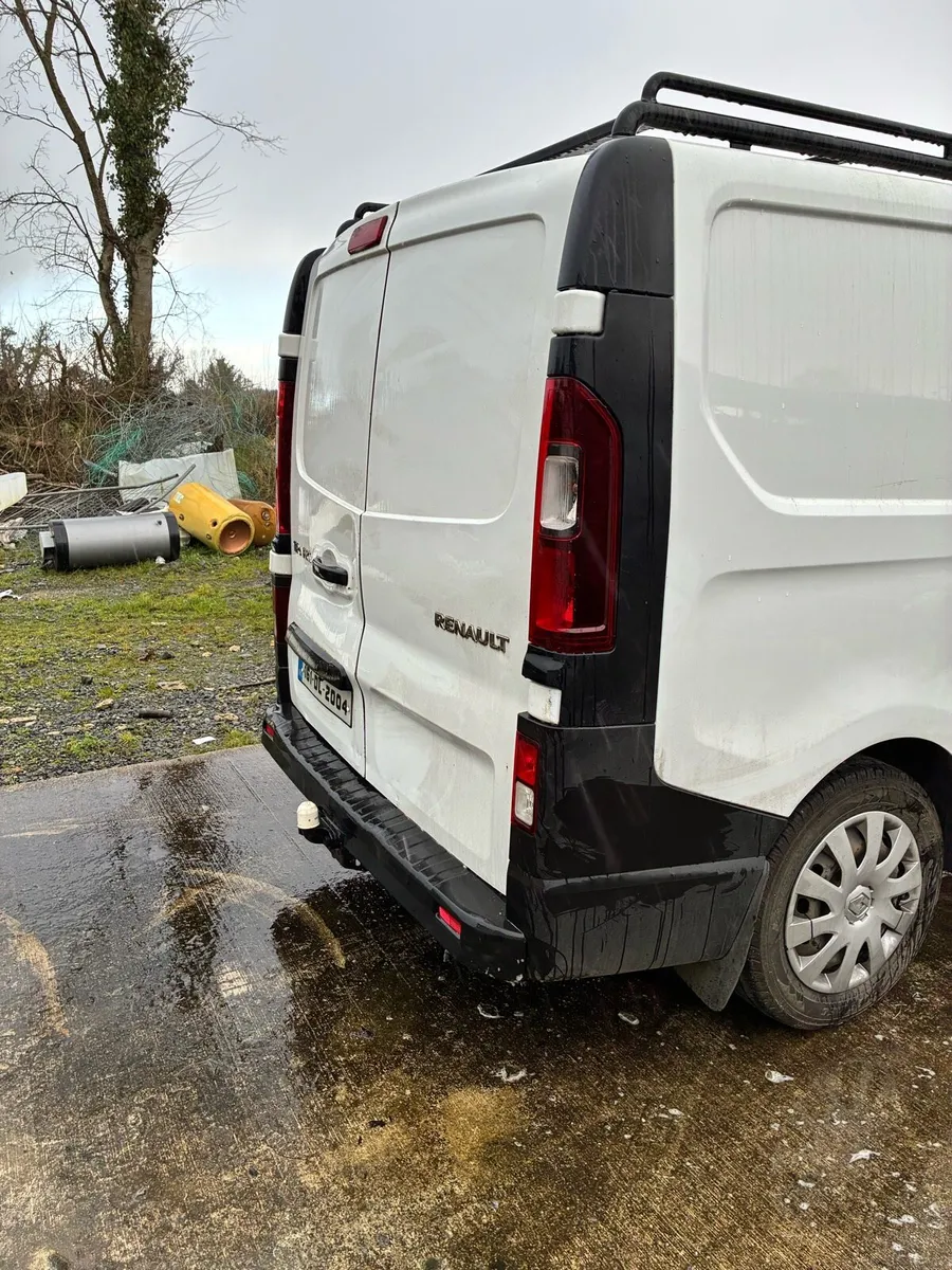 2016 Renault trafic - Image 2