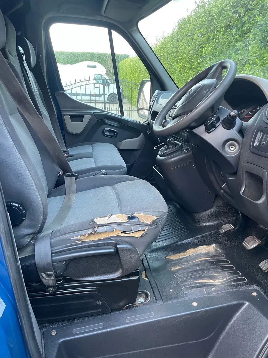 Renault master van - Image 2