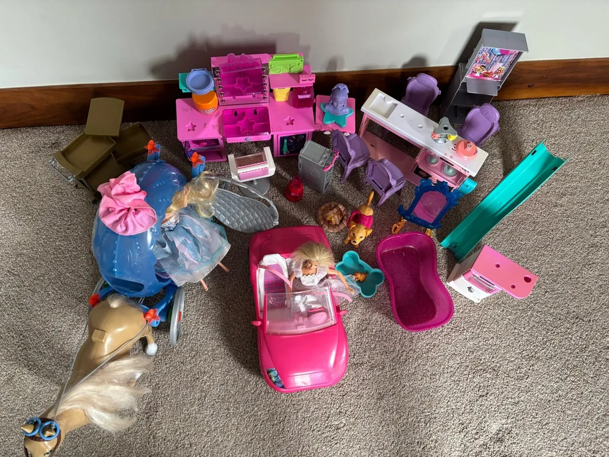 Barbie dolls and accessories - Image 2