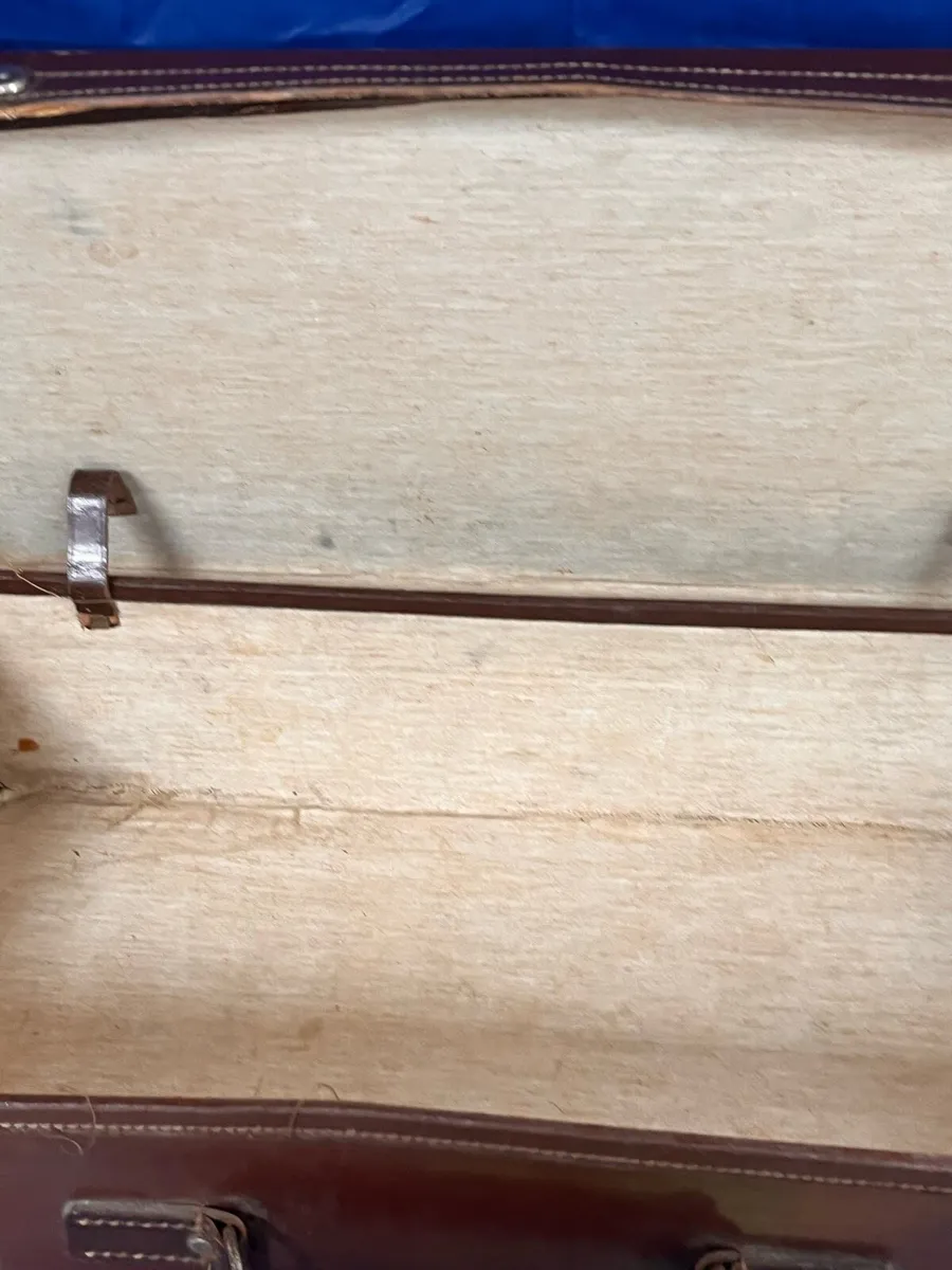 Vintage suitcase - Image 3