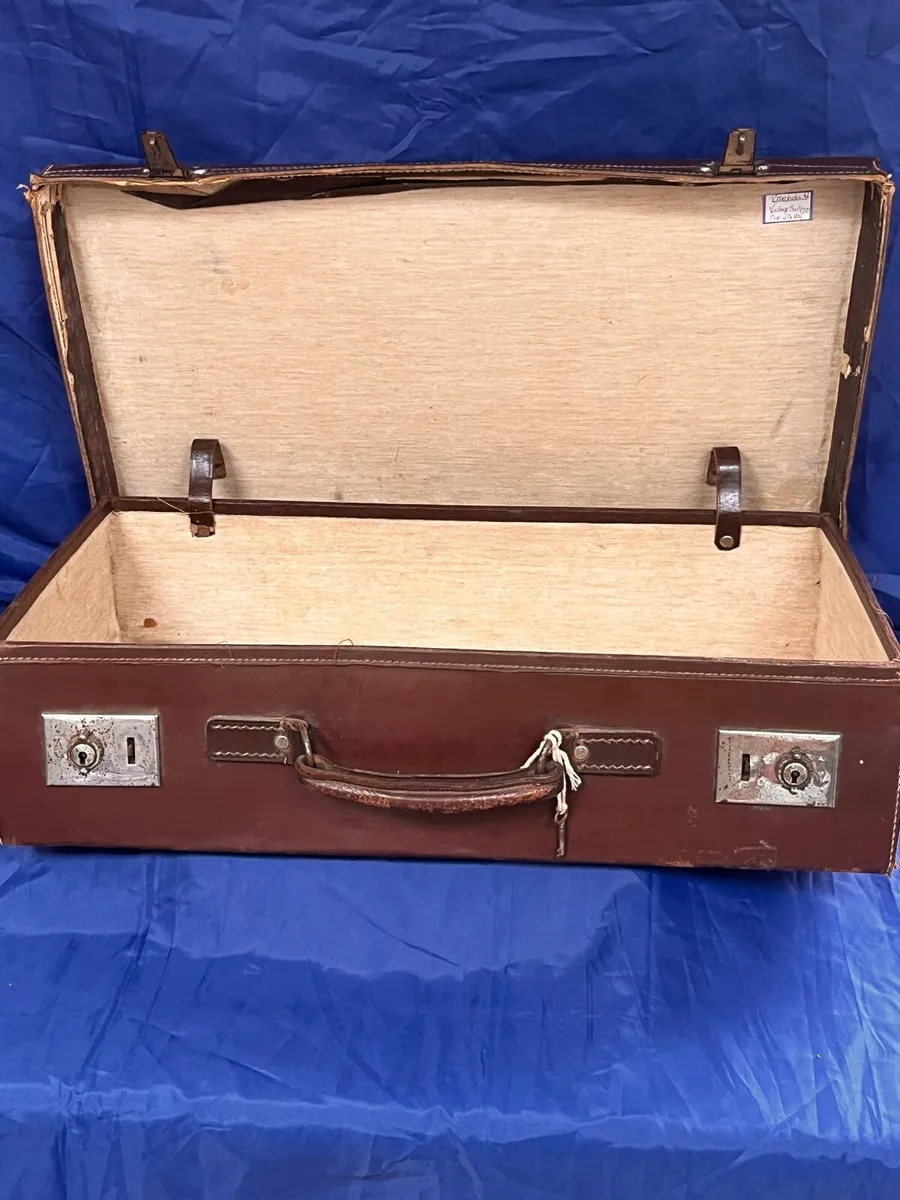 Vintage suitcase - Image 1