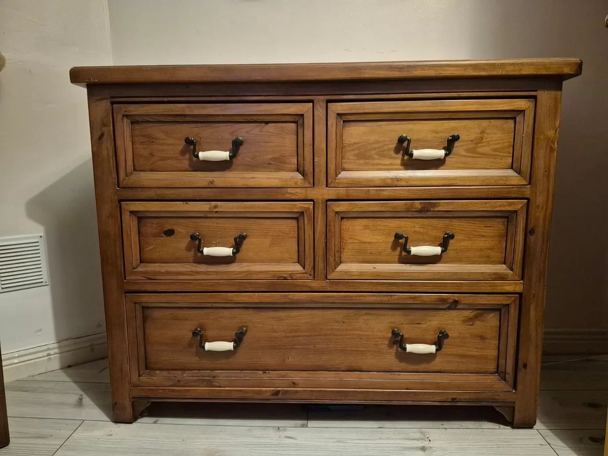 Bedroom furniture - Image 1