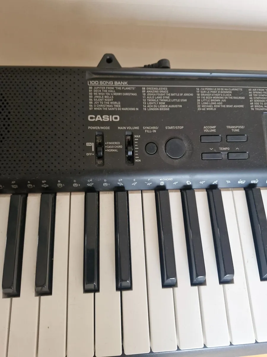 Electronic keyboard - Image 1