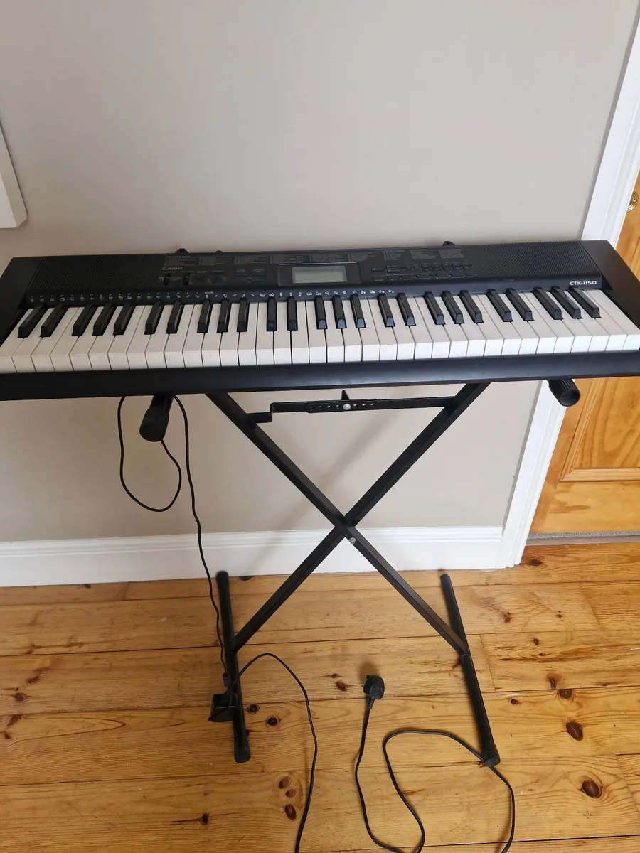 Electronic keyboard - Image 2