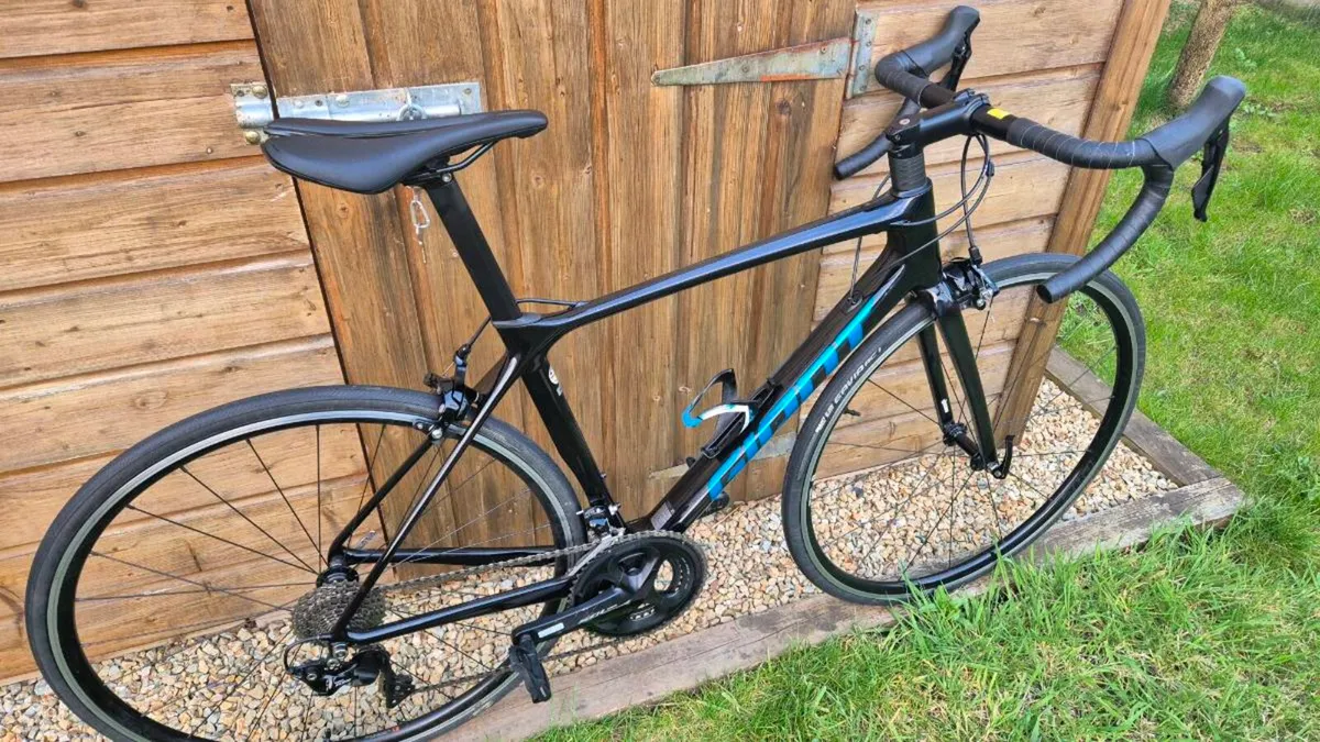 Giant TCR Advanced Carbon Road Bike. Size M (2021) - Image 1