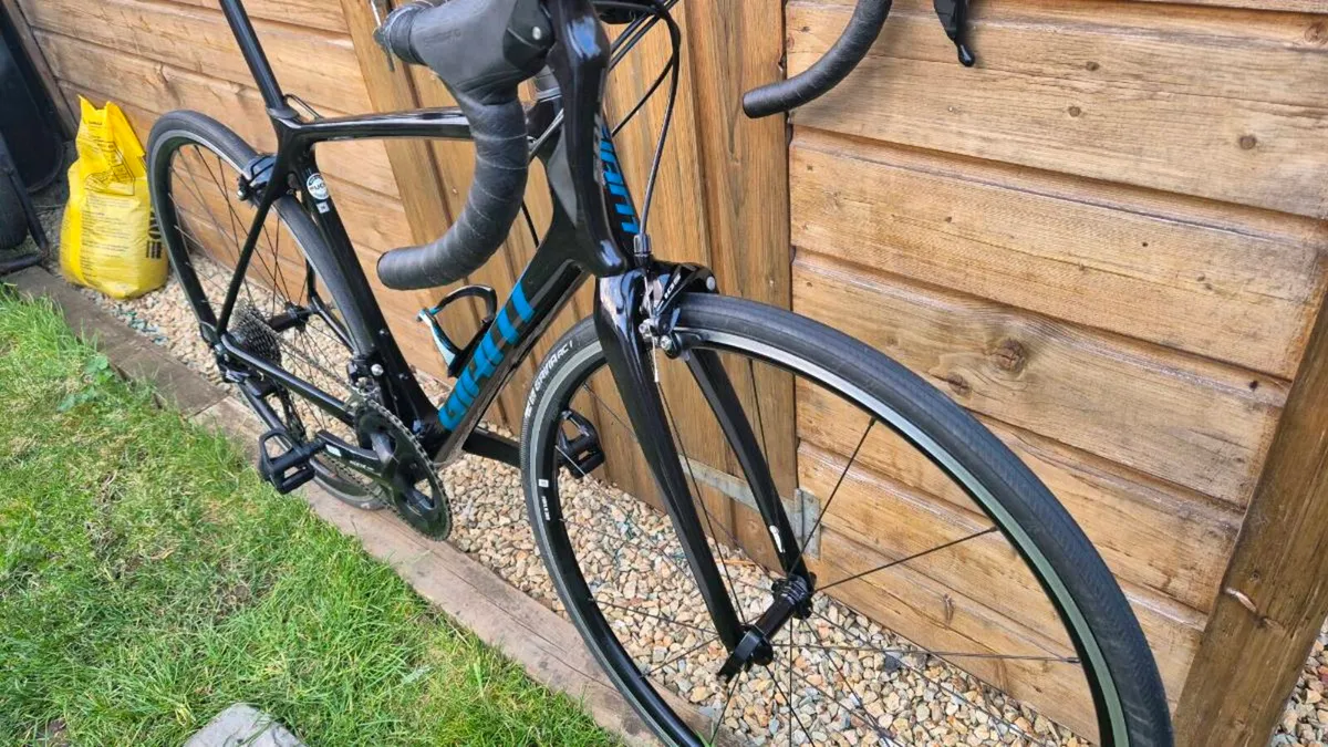 Giant TCR Advanced Carbon Road Bike. Size M (2021) - Image 2