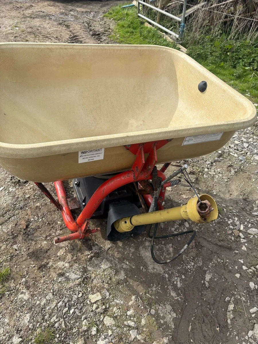 Fertilizer spreader - Image 3