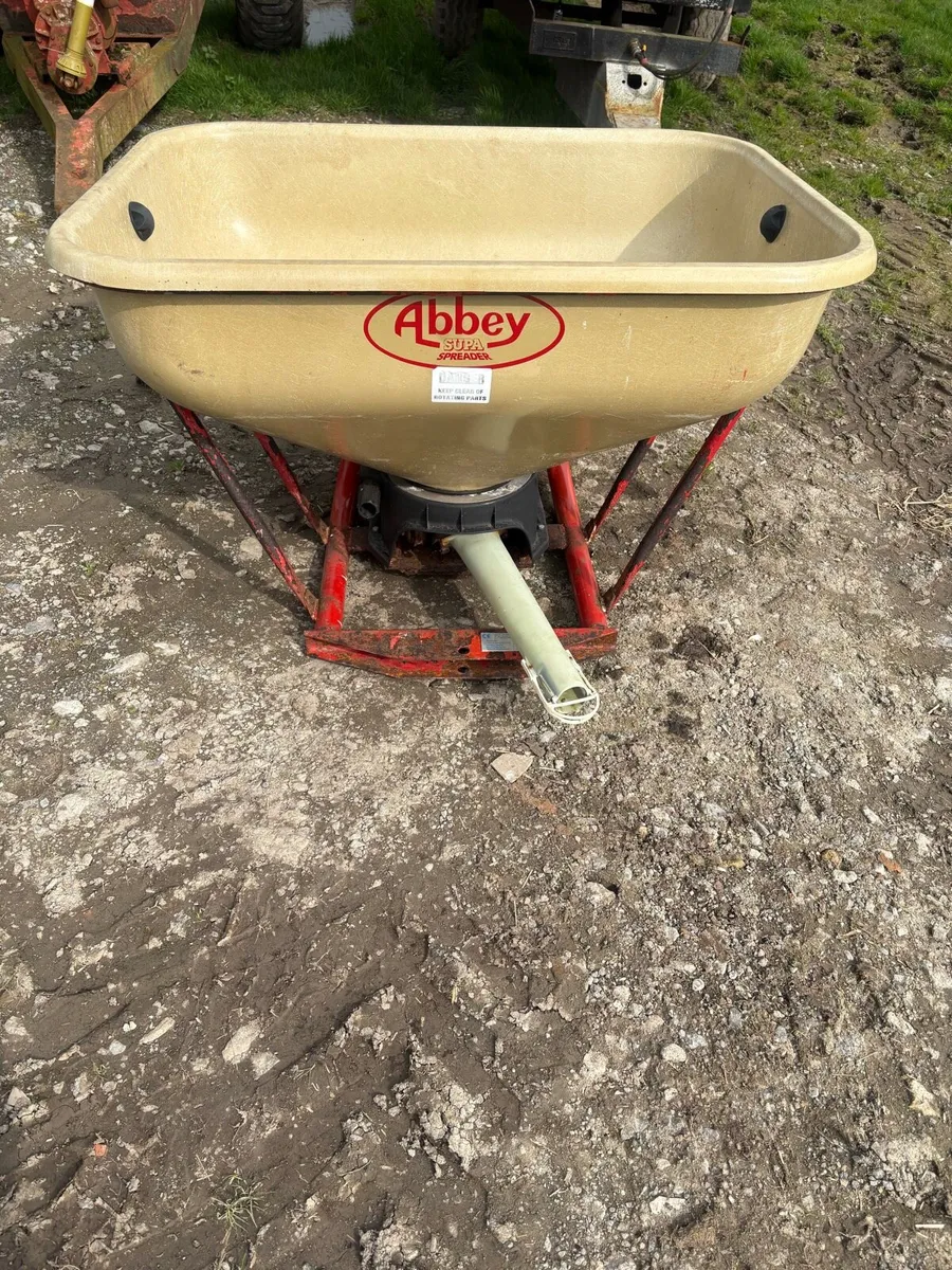Fertilizer spreader - Image 1
