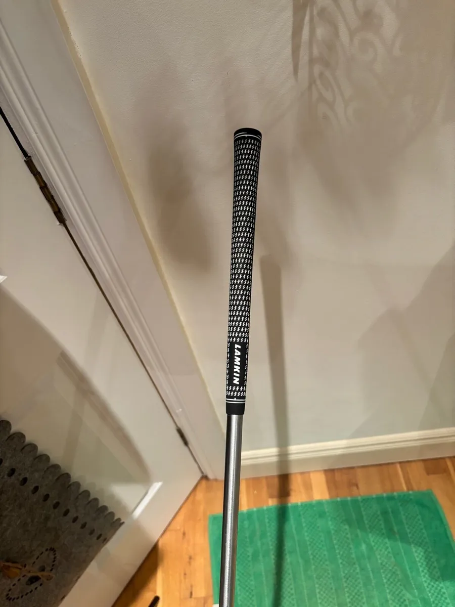 Mizuno 2 iron - Image 4