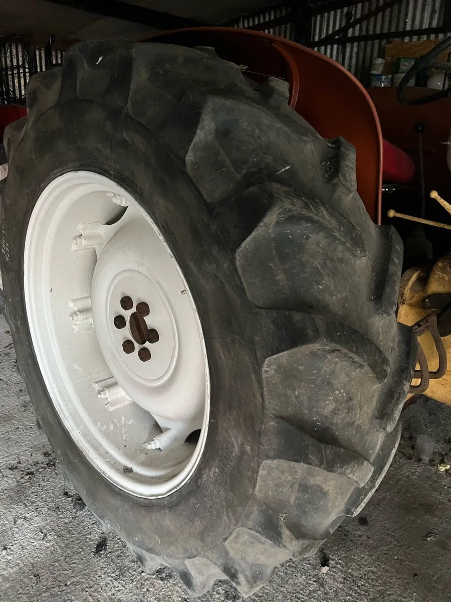 Vintage tractor - Image 3