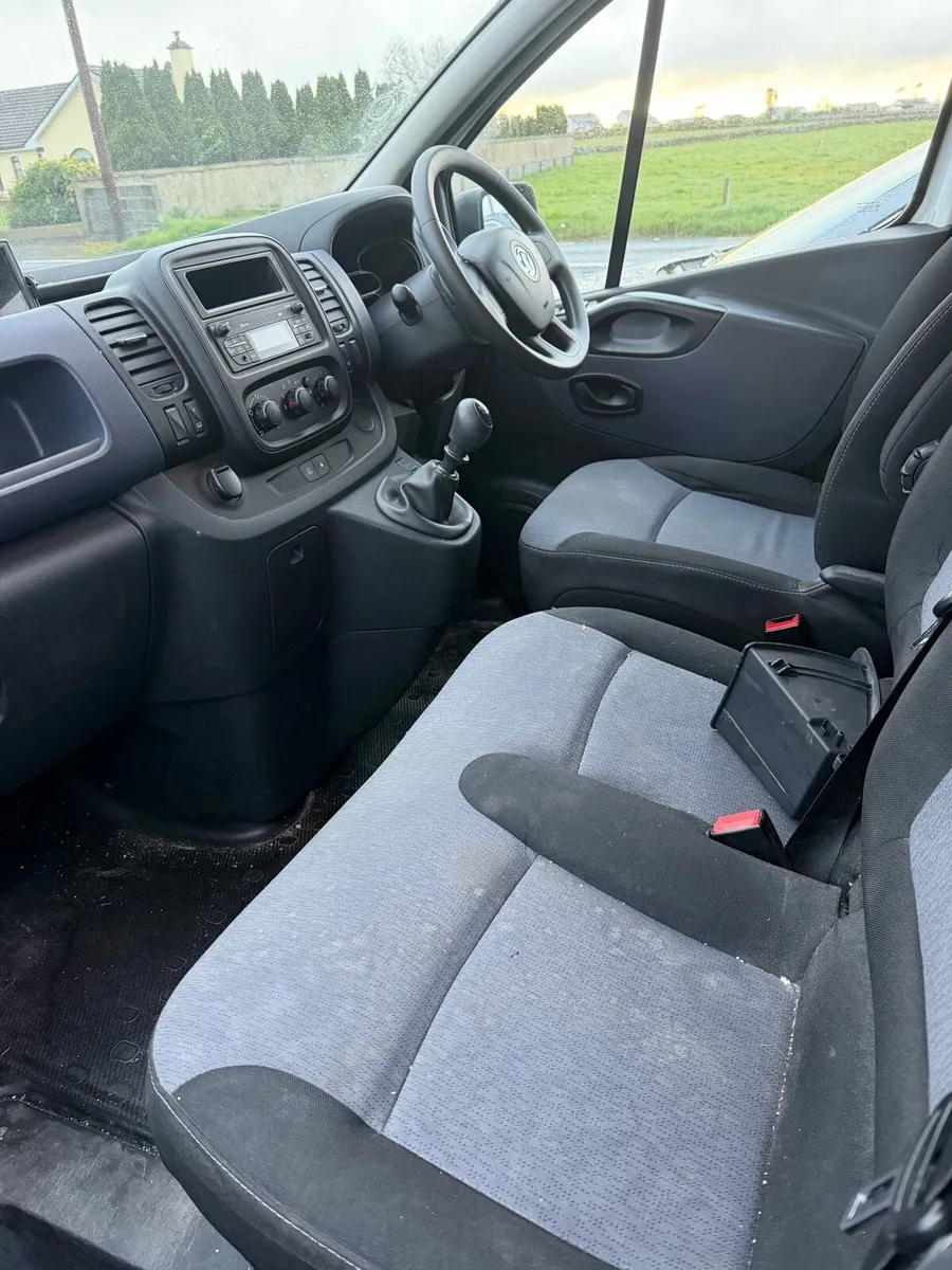 161 Opel Vivaro Doe&Taxed Read Add - Image 4