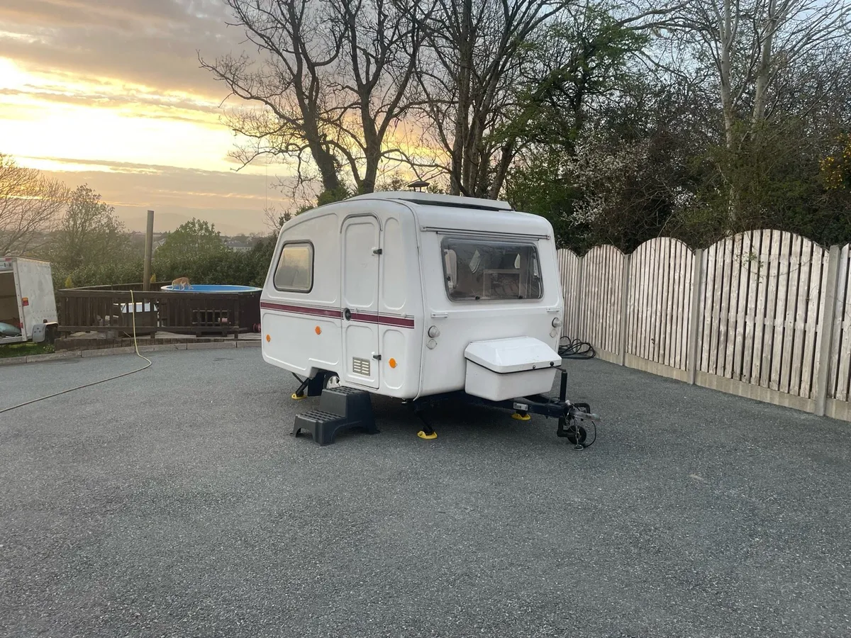 Light weight freedom caravan - Image 1