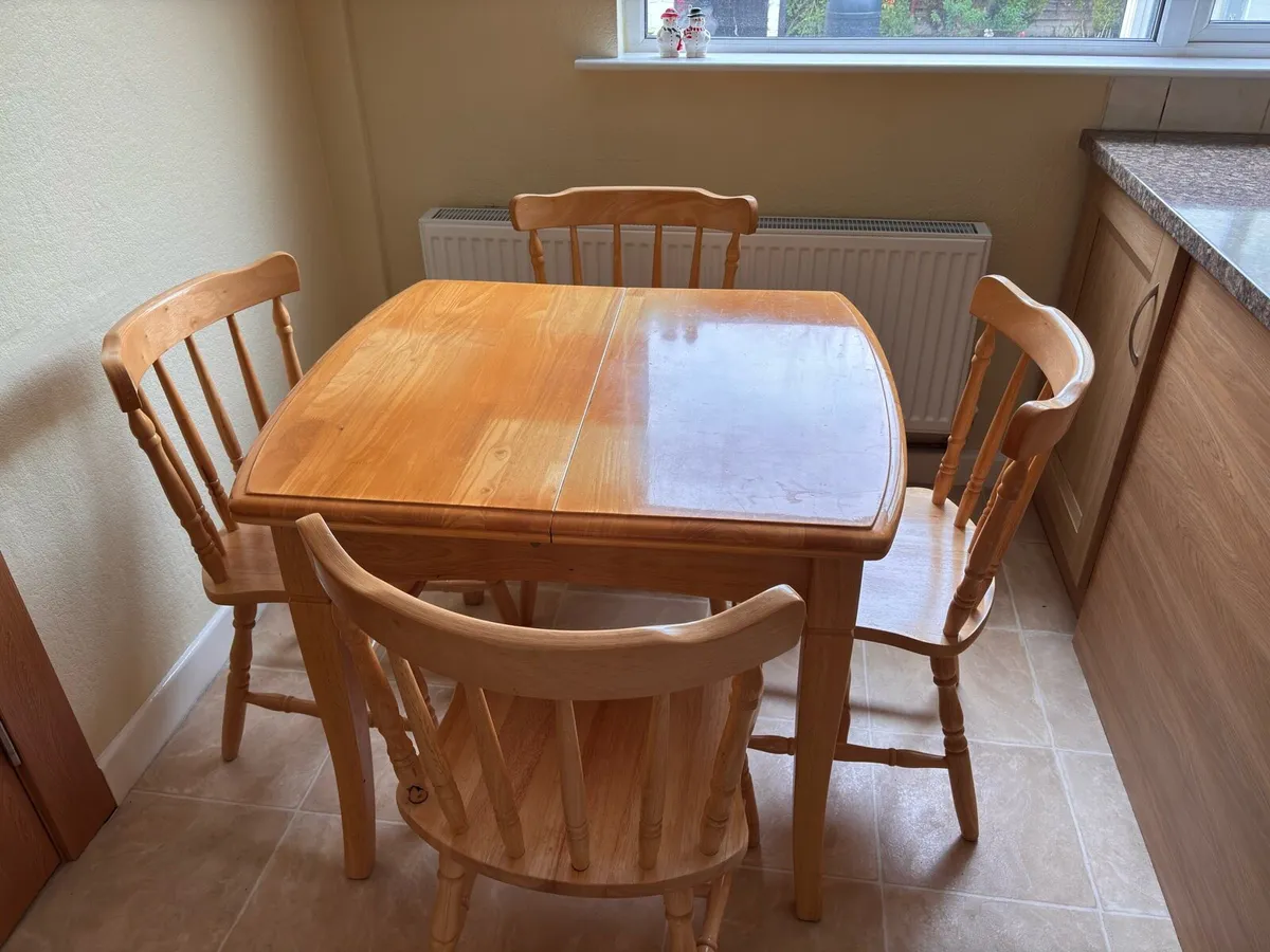 Kitchen Table & 4 chairs - Image 1