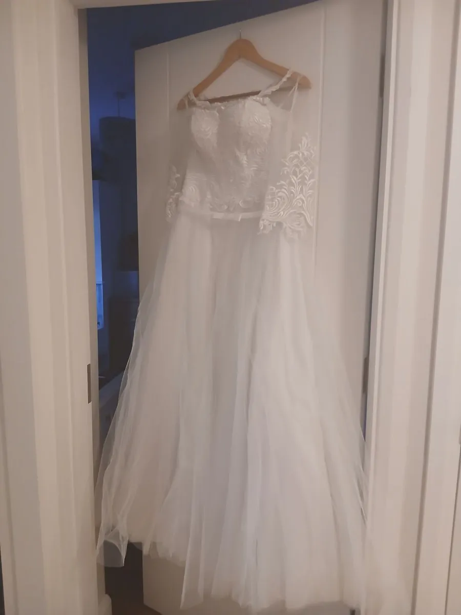 Wedding dress - Image 3