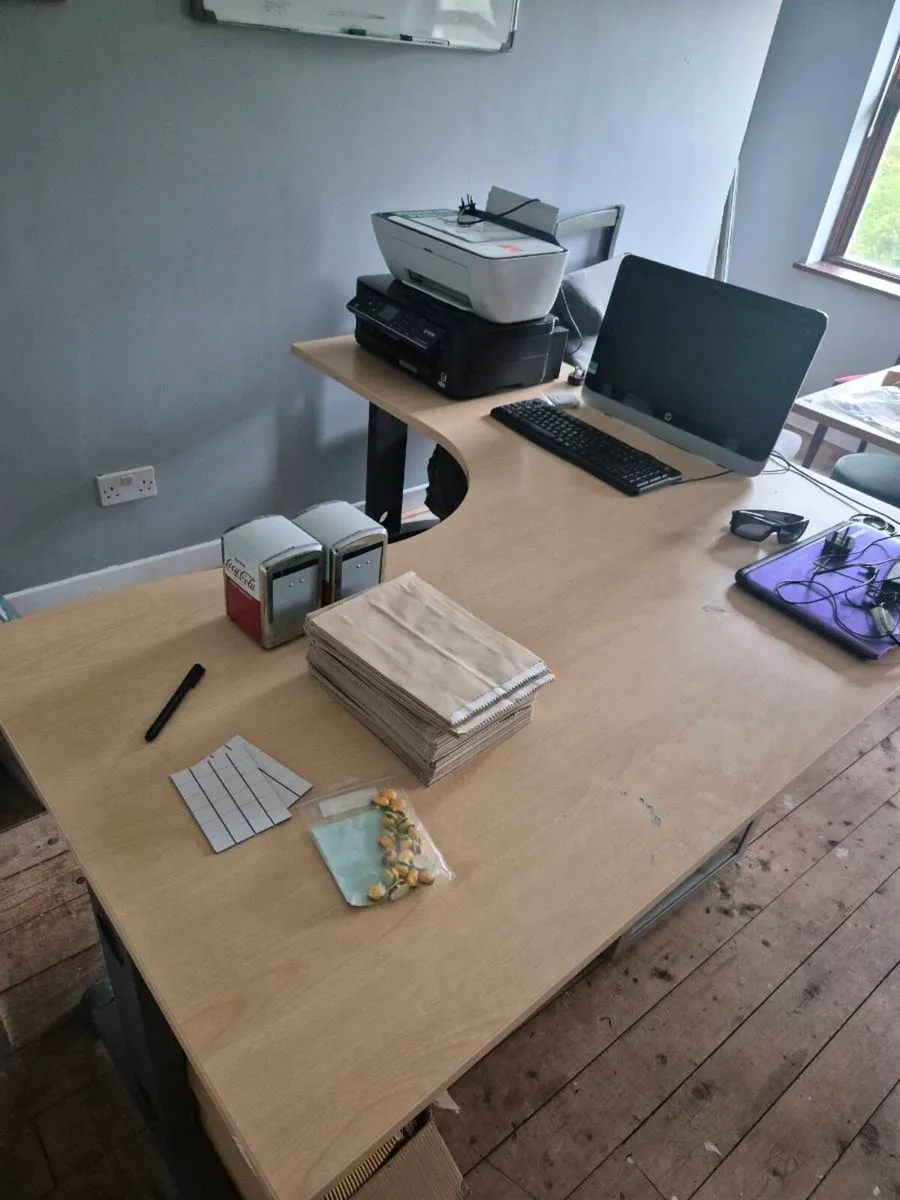 Office and kitchen equipment - Image 3