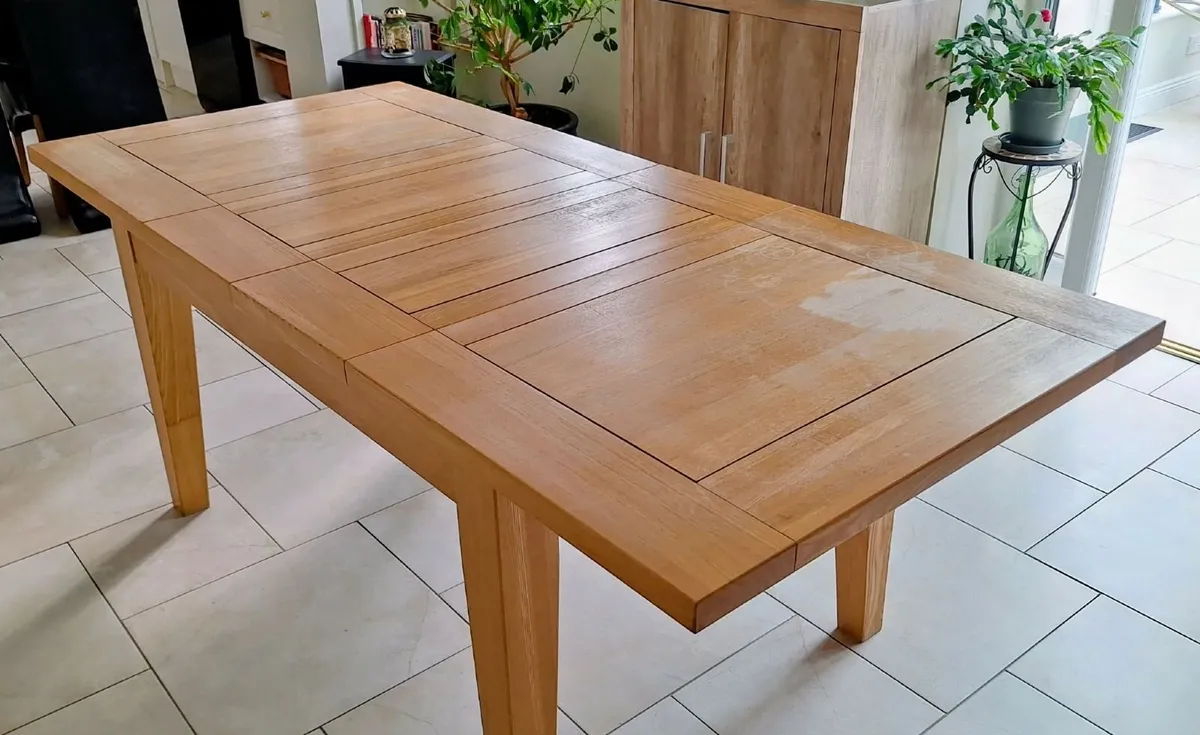 Table and Chairs - Image 2