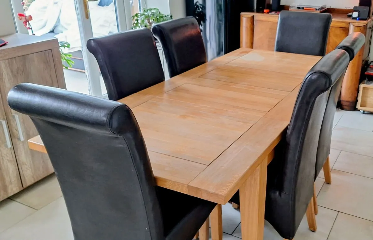 Table and Chairs - Image 3