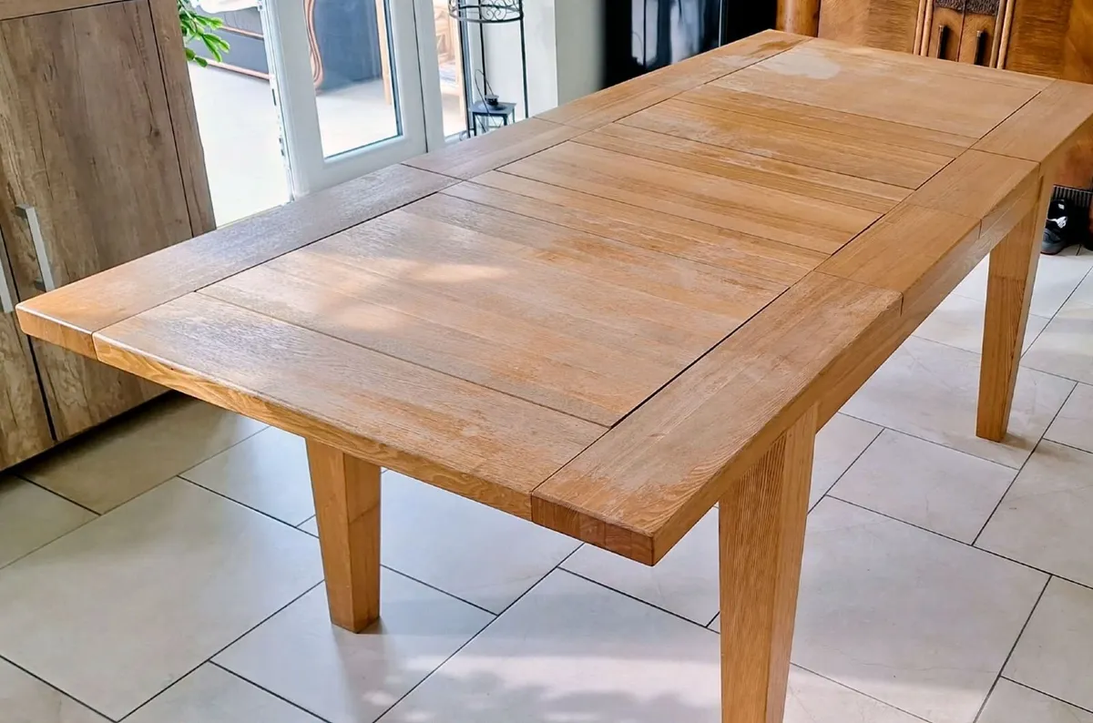 Table and Chairs - Image 4