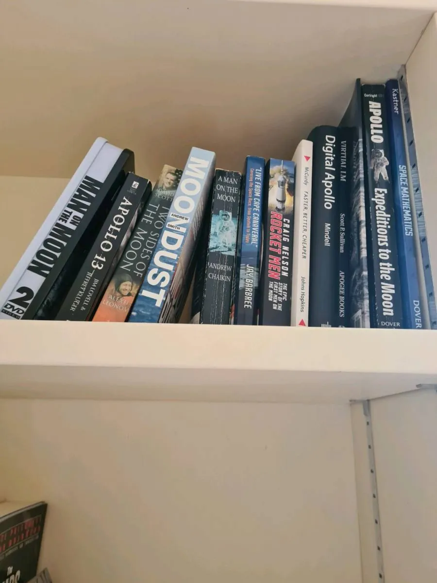 51 books on apollo space programme and the moon - Image 1