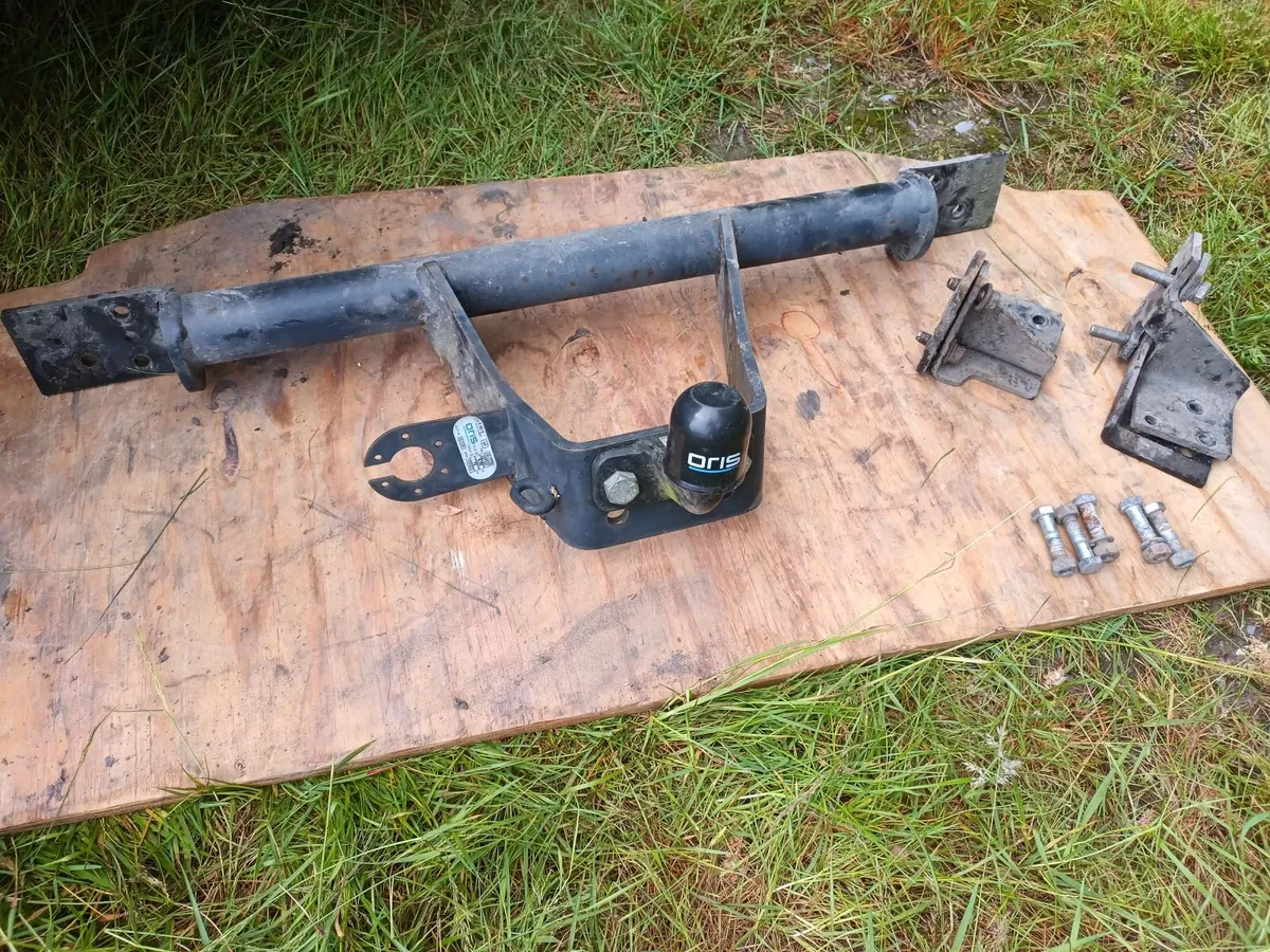 Hitch for RAV4 mk2000-06 - Image 1