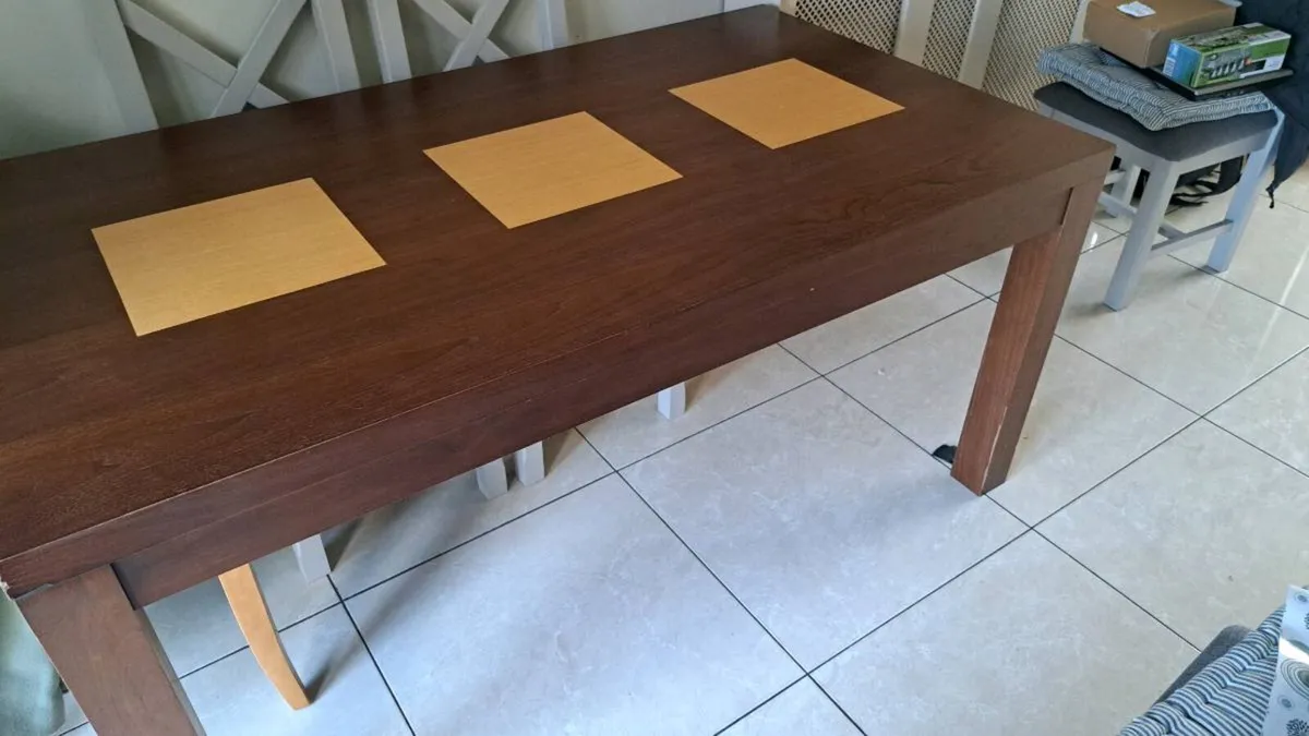 Kitchen table - Image 1