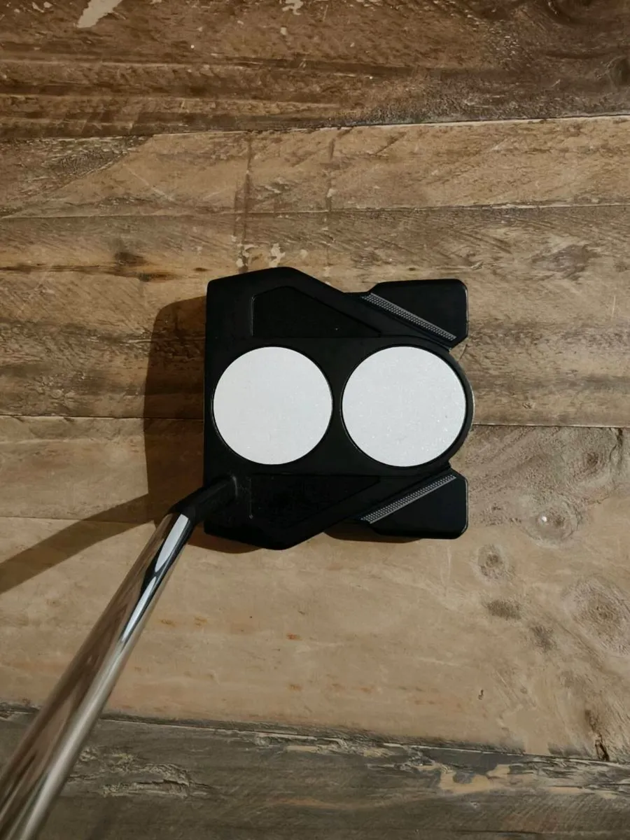 Odyssey 2 ball ten
Putter - Image 1