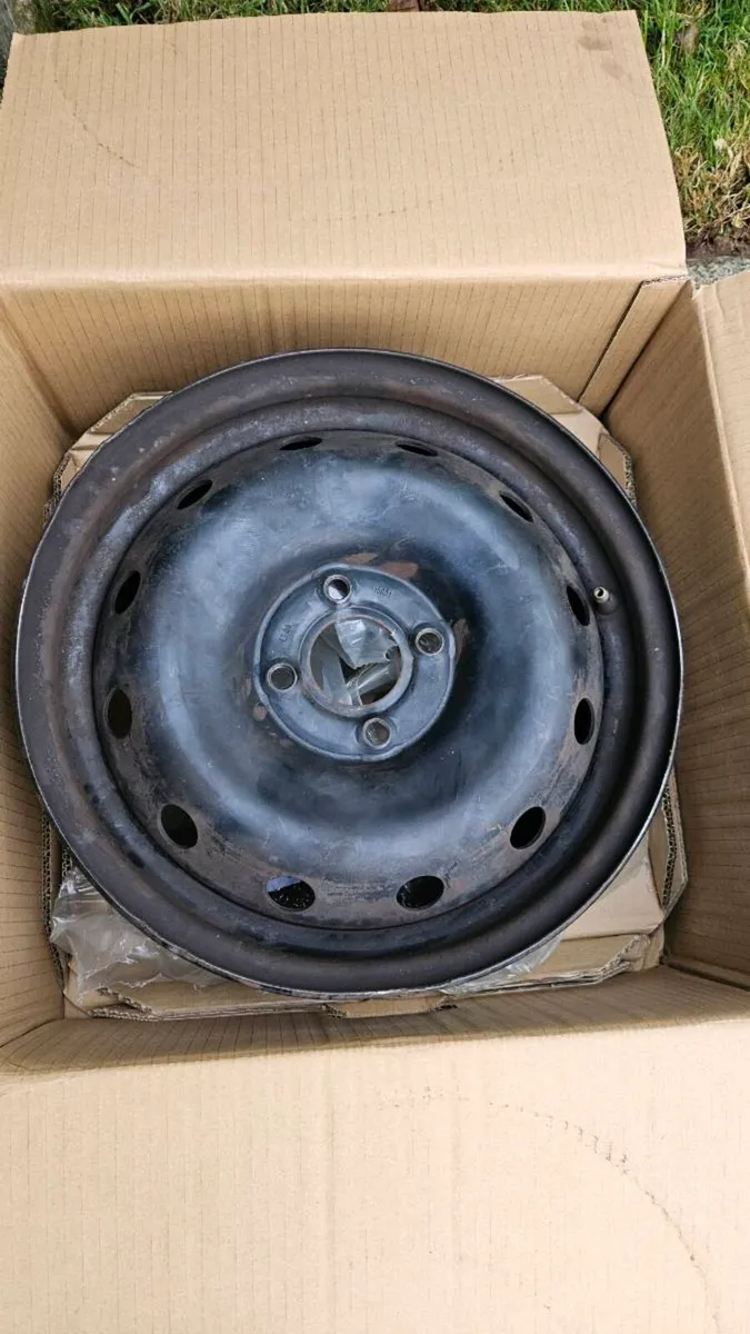 4 x 16" steel wheels 2018 Nissan Micra - Image 2