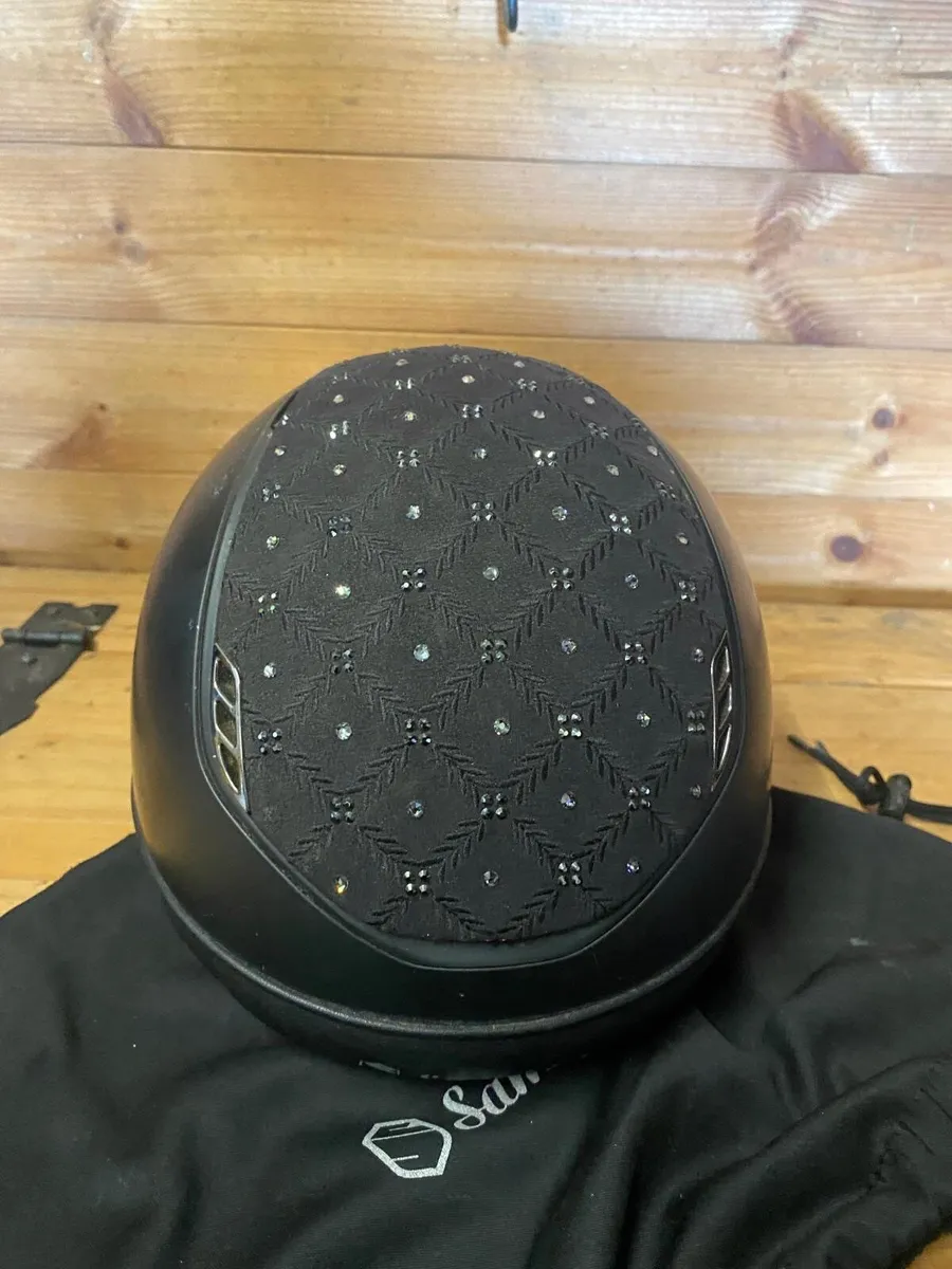 🌟 Samshield V2 2.0 small peak hat with Swarovski - Image 1