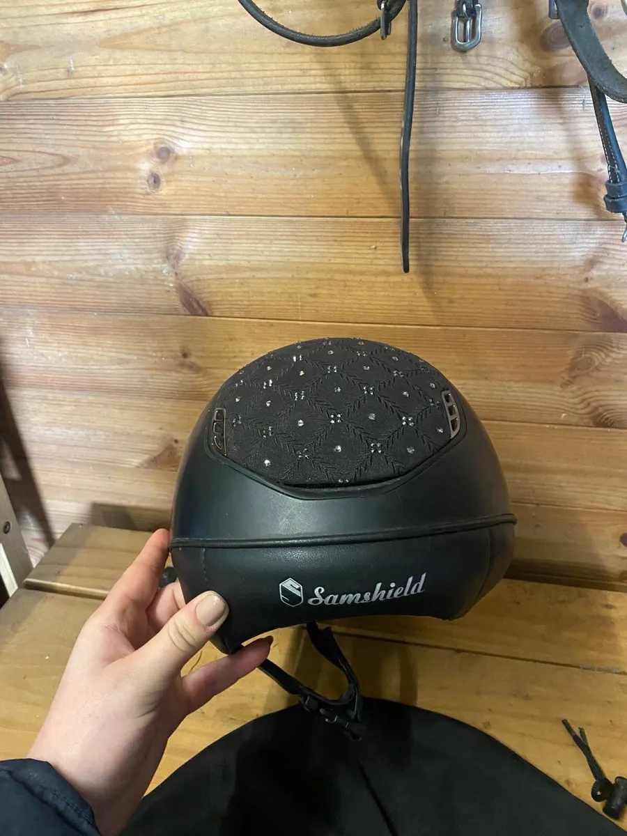 🌟 Samshield V2 2.0 small peak hat with Swarovski - Image 2