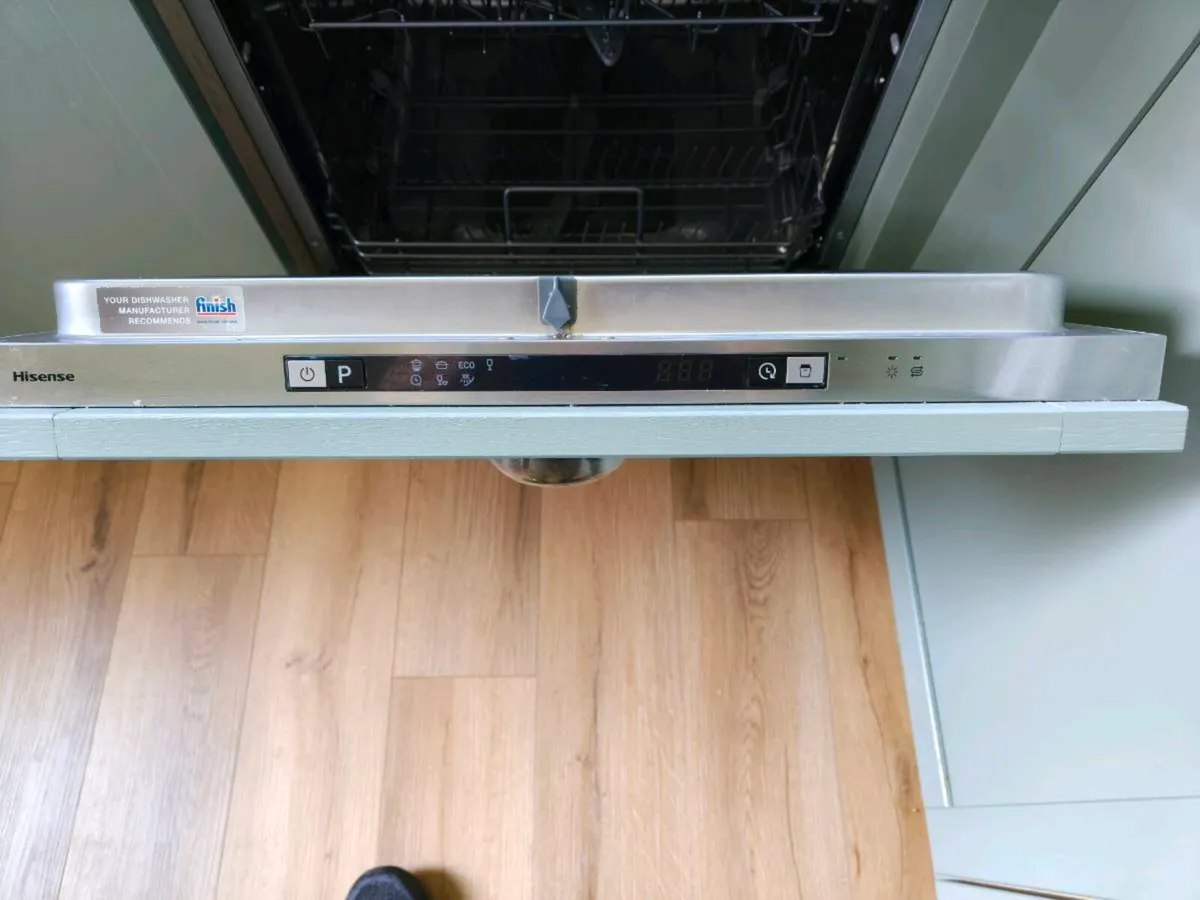 Hisense Hi4 Integrated Dishwasher - Image 1