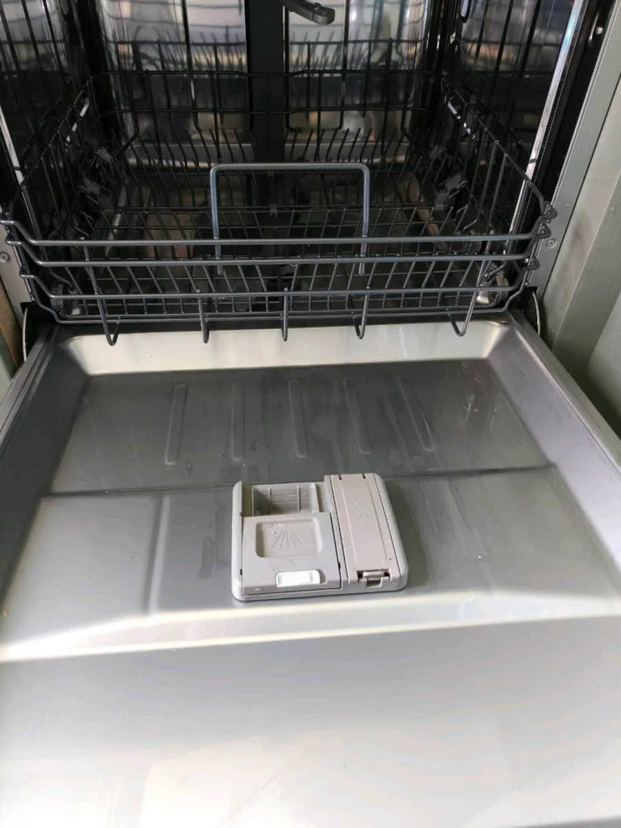 Hisense Hi4 Integrated Dishwasher - Image 2
