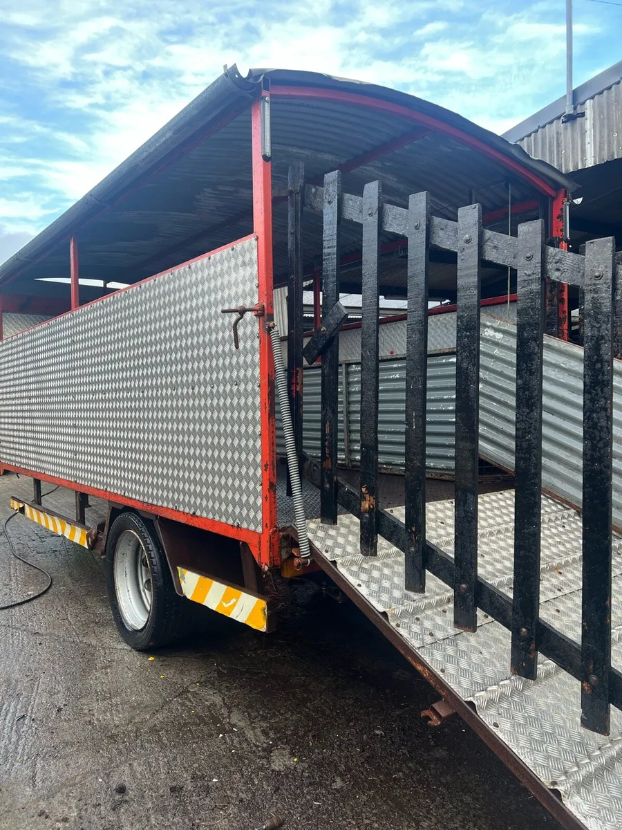 Sheep Trailer with Crush - Image 3