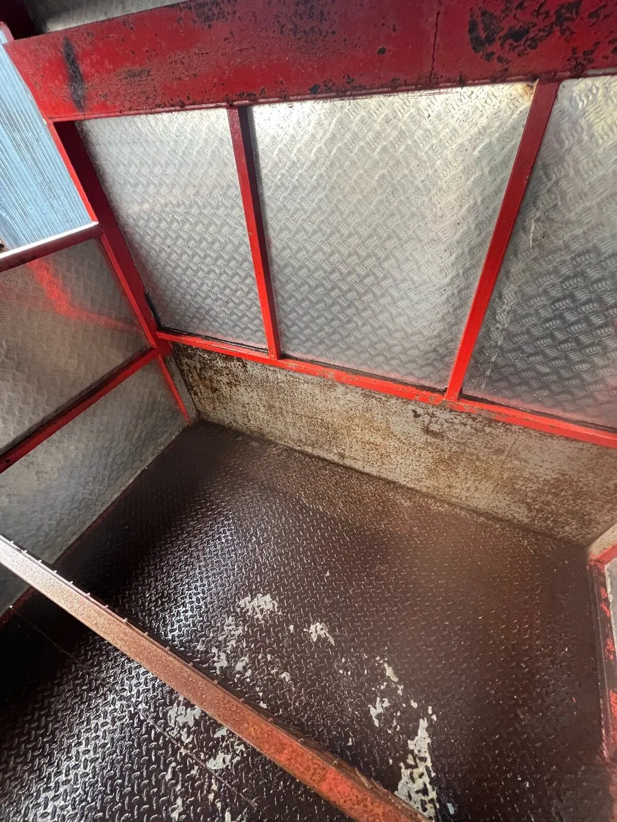 Sheep Trailer with Crush - Image 4