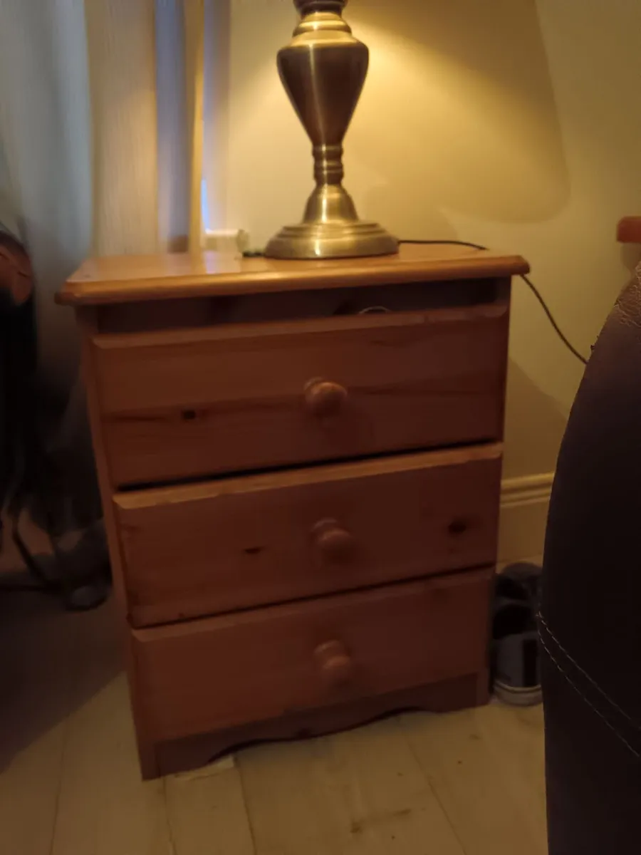 2 x bedside lockers 25 each ono