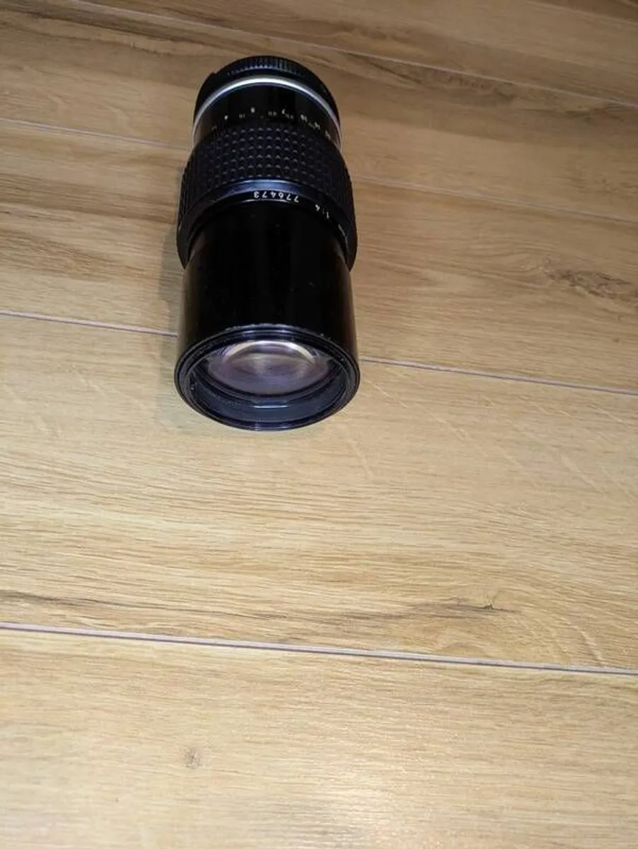 Nikon Nikkor 200mm  Telephoto Lens Manual Focus - Image 2