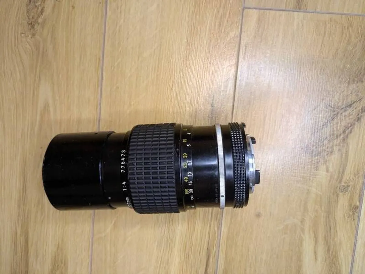 Nikon Nikkor 200mm  Telephoto Lens Manual Focus - Image 3