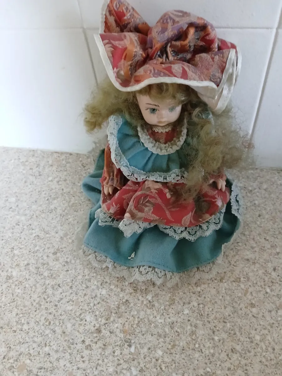 Vintage porcelain dolls - Image 4