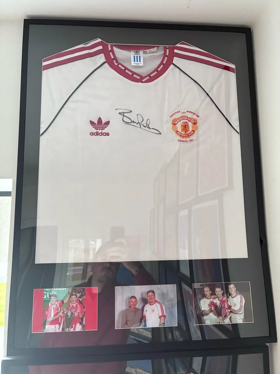 Brian Robson signed shirt