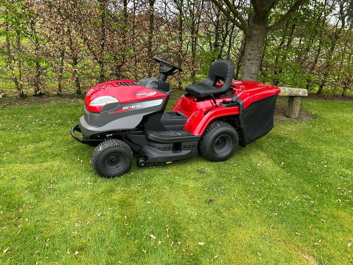 Ride on lawn mower - Image 1