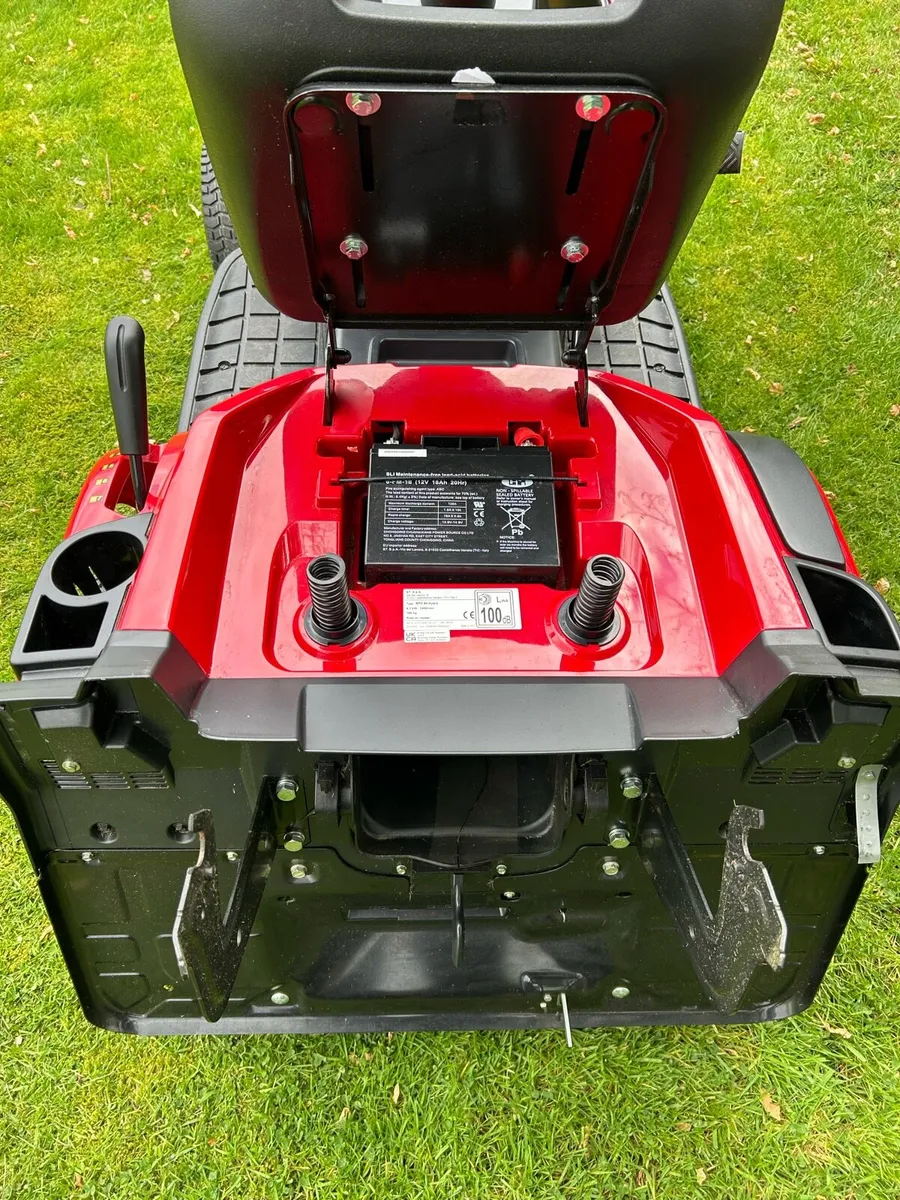 Ride on lawn mower - Image 4