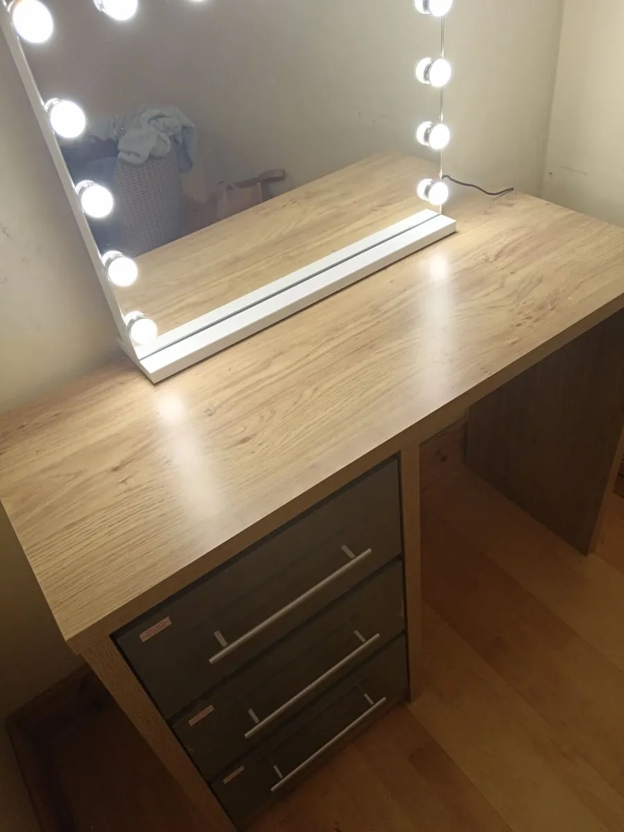 Dressing table and stool 70 euro - Image 2