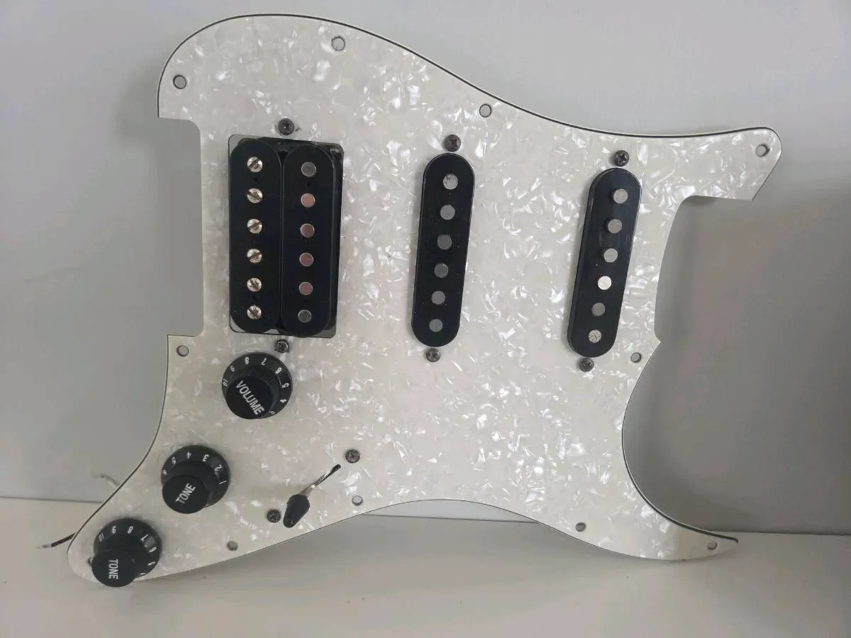 Squier Loaded Pickguard - Image 1