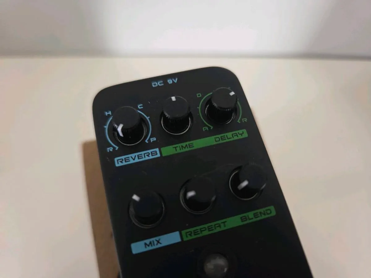 Delay / Reverb Guitar Pedal - Image 3