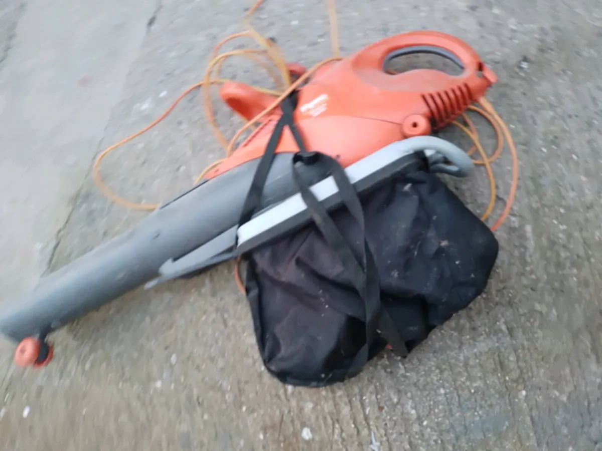 Trimmers and leaf blower - Image 1