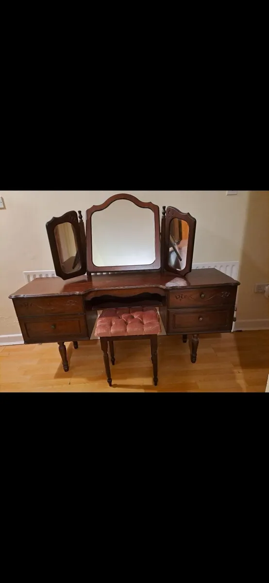 Dressing table - Image 1